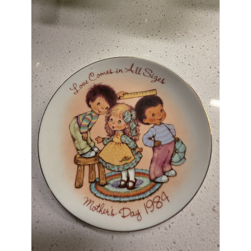 Avon 1984 Mothers Day Plate "LOVE COMES IN ALL SIZES" Mini Collector Plate